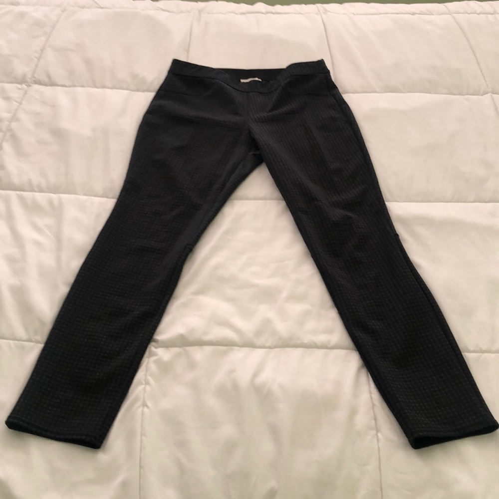 Max Studio houndstooth design skinny pants w back packets & elastic waistband